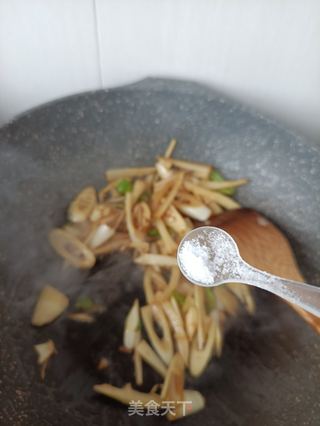 麻辣肠炒雷笋的做法步骤:8