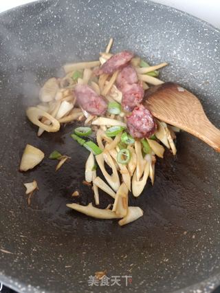 麻辣肠炒雷笋的做法步骤:9