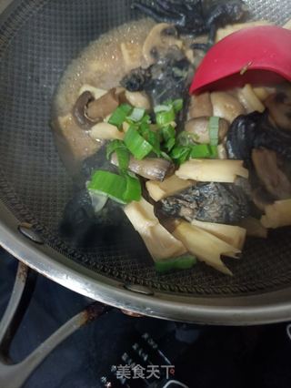 雷笋口蘑炖乌鸡的做法步骤:17