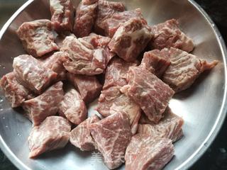 沙茶酱胡萝卜炖牛肉的做法步骤:2