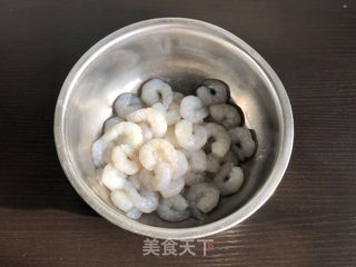 清炒虾仁的做法步骤：1