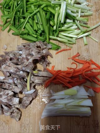 蒜黄炒羊头肉的做法步骤:5