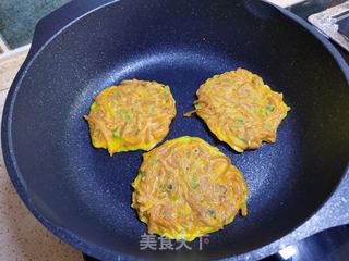 快手南瓜鸡蛋饼的做法步骤:8