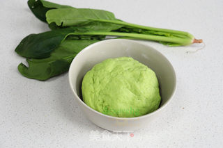 菠菜水饺的做法步骤:2