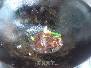 肋排炖花生米的做法步骤:5