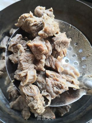 红烧牛肉炖土豆的做法步骤:3