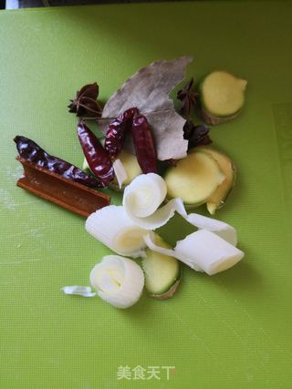 红烧牛肉炖土豆的做法步骤:4