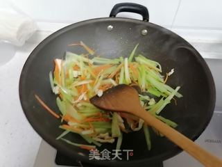 鸡肉炒芹菜的做法步骤：6