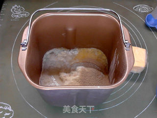 香甜肉桂圣诞花环面包的做法步骤:2