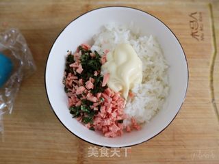 海苔火腿饭团(剩米饭花样吃法)的做法步骤:3