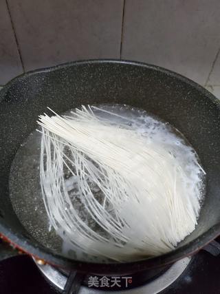 猪蹄汤面的做法步骤：2