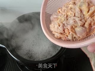 香辣鸡肠的做法步骤：1