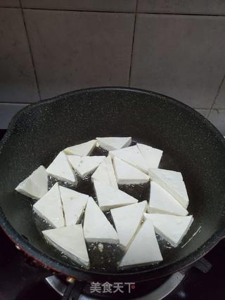 煎豆腐炖鸭血的做法步骤：2