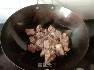 红烧排骨鹌鹑蛋的做法步骤：3