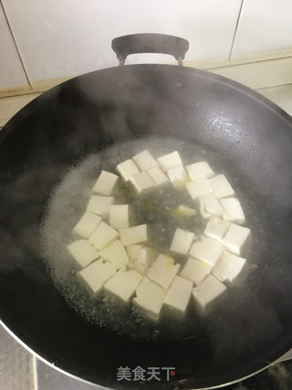 咸蛋黄虾仁豆腐的做法步骤：3