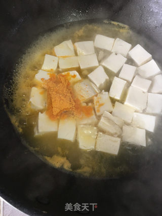 咸蛋黄虾仁豆腐的做法步骤：4
