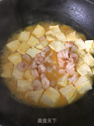 咸蛋黄虾仁豆腐的做法步骤：5