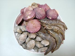 清蒸小海鲜的做法步骤：2
