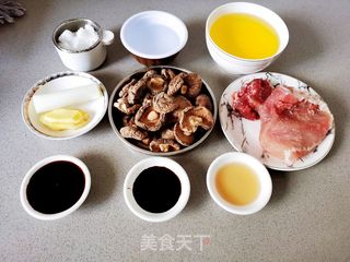 自制酱香浓郁的香菇酱，无敌好吃的做法步骤：1
