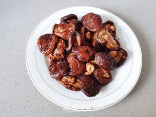 自制酱香浓郁的香菇酱,无敌好吃的做法步骤:2