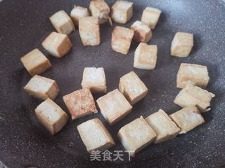 鹌鹑蛋烧豆腐的做法步骤：5