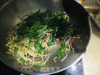 黄豆芽炒韭菜的做法步骤：5