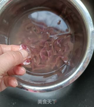 香菜孜然羊腰子的做法步骤:2