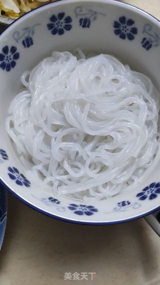 东北酸菜炒粉条的做法步骤:3