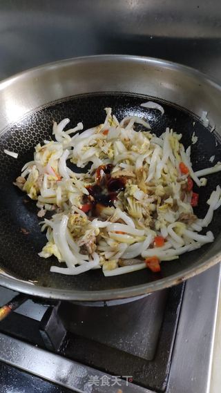 东北酸菜炒粉条的做法步骤:5