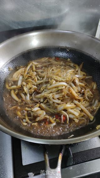 东北酸菜炒粉条的做法步骤:8