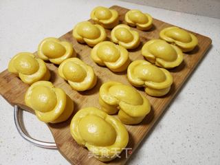 元宝馒头的做法步骤:12