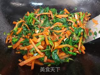 红萝卜炒菠菜的做法步骤：6