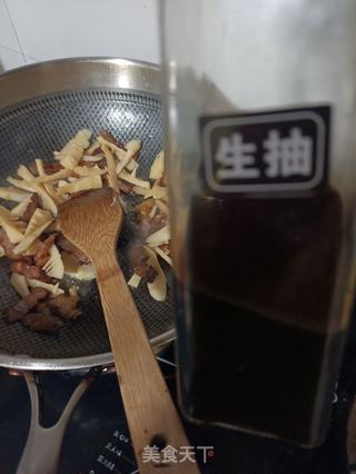 腊肉炒雷笋的做法步骤:7