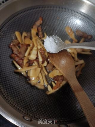 腊肉炒雷笋的做法步骤:8