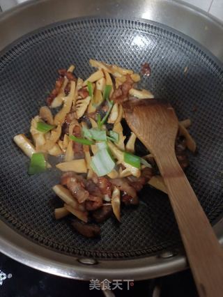 腊肉炒雷笋的做法步骤:9