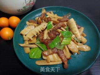 腊肉炒雷笋的做法步骤:11