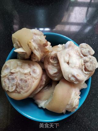 花生焖猪脚的做法步骤:3