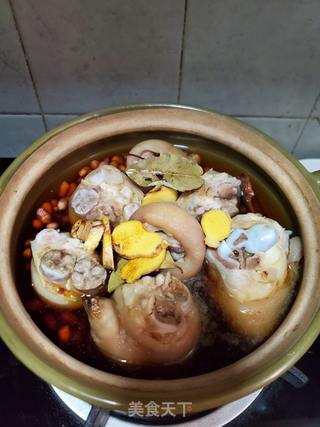 花生焖猪脚的做法步骤:4