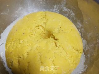 毛毛虫香肠花卷的做法步骤:3