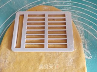 毛毛虫香肠花卷的做法步骤:9