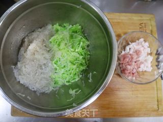 比肉还好吃的白萝卜粉条素包子(内附调馅方法)的做法步骤:5