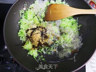 比肉还好吃的白萝卜粉条素包子(内附调馅方法)的做法步骤:7