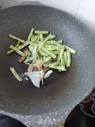 腊肉豆角焖面的做法步骤:7