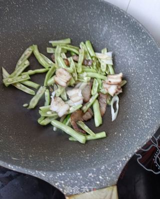腊肉豆角焖面的做法步骤:9