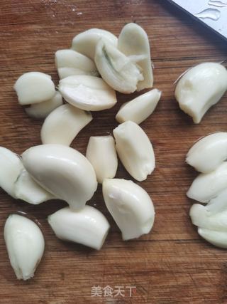 蒜蓉粉丝金针菇的做法步骤:2