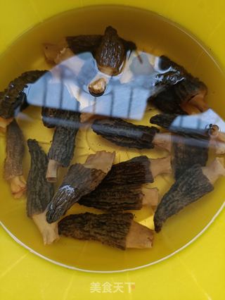 羊肚菌白菜炒腊肉的做法步骤:2