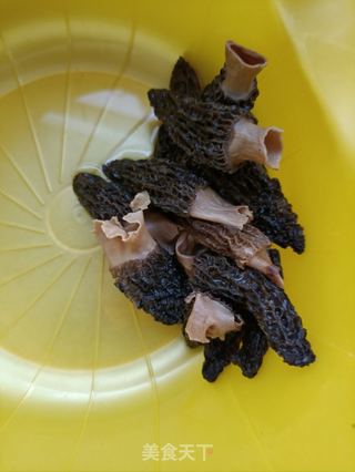 羊肚菌白菜炒腊肉的做法步骤:3