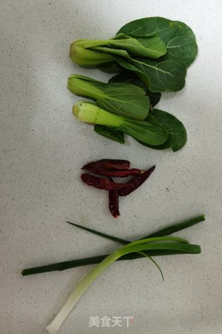 青菜炒蘑菇的做法步骤:2