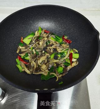 青菜炒蘑菇的做法步骤:9
