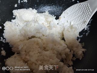 牛肉饼火腿西红柿炒饭的做法步骤：2